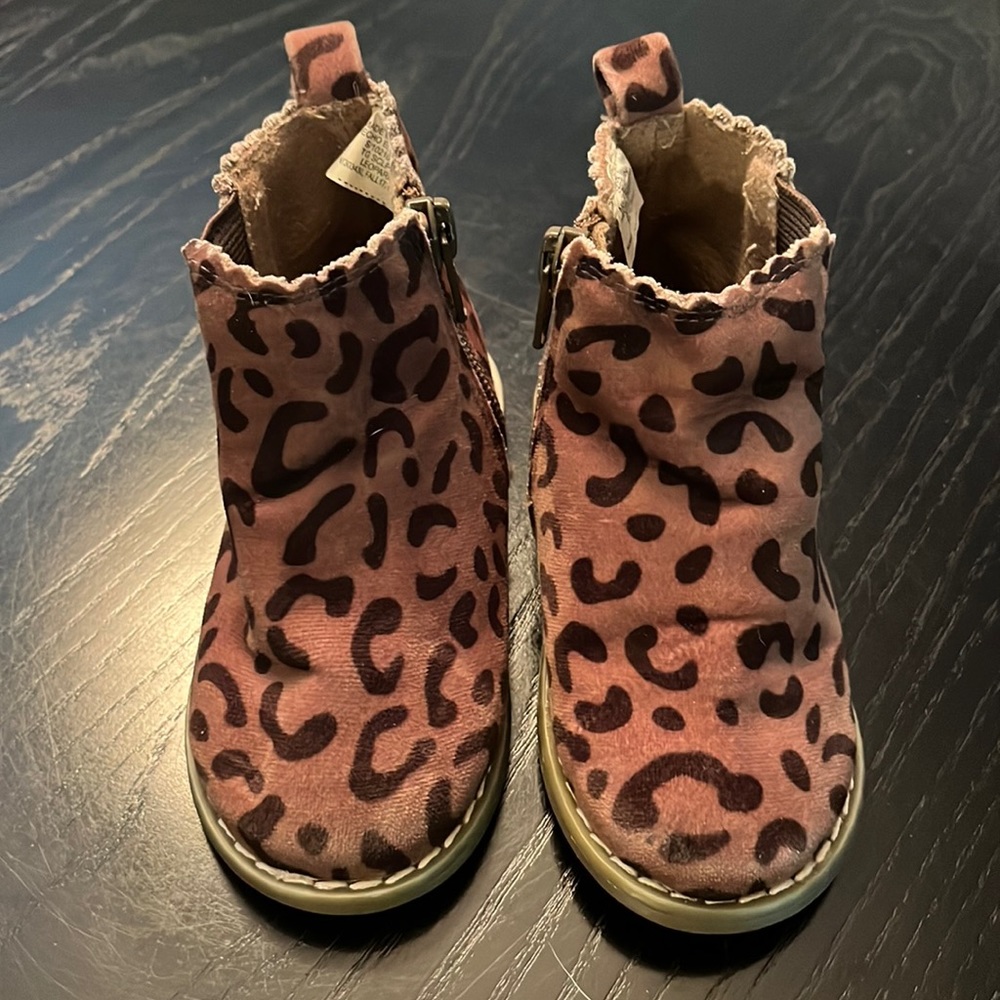 Gap toddler leopard booties.
